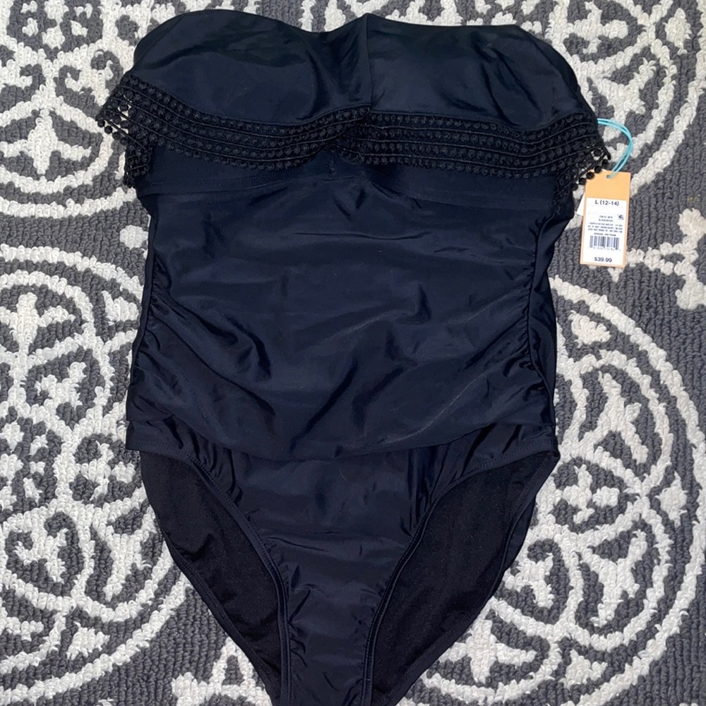 Women’s one piece strapless bathing suit